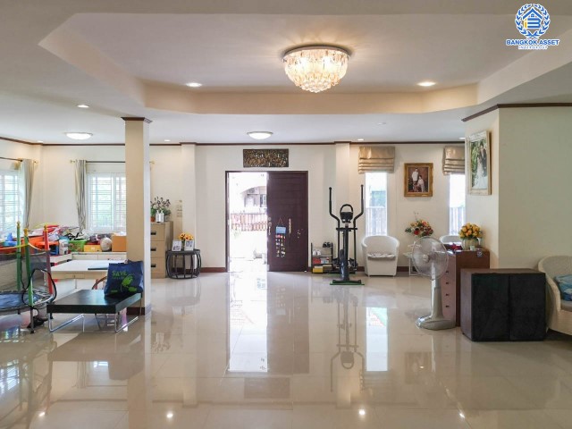 *****บ้านแฝดมือสองย่านสมุทรปราการ ม.สยามนิเวศน์1 ประชาอุทิศ เนื้อที่กว้างขวางมากถึง 92 ตร.ว. ฟังก์ชัน 4 ห้องนอน 3 ห้องน้ำ ที่จอดรถ 2 คัน บ้านสไตล์โมเดิร์น ภายใต้บรรยากาศเงียบสงบ โครงการตั้งบนทำเลแห่งการเดินทาง ใกล้รถไฟฟ้าสายสีม่วงใต้(สายอนาคต) "สถานีครุใน" และจุดขึ้นทางด่วน "กาญจนาภาเษกฯ"